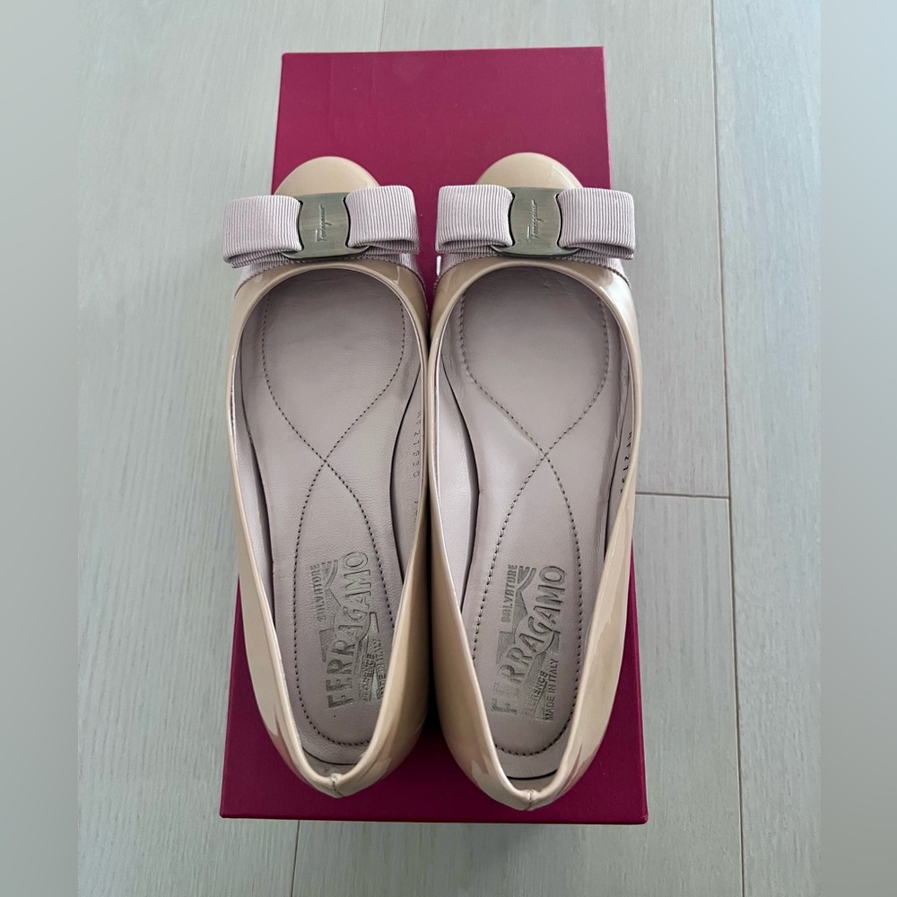 Salvatore Ferragamo Varina Flats (Size 4.5)